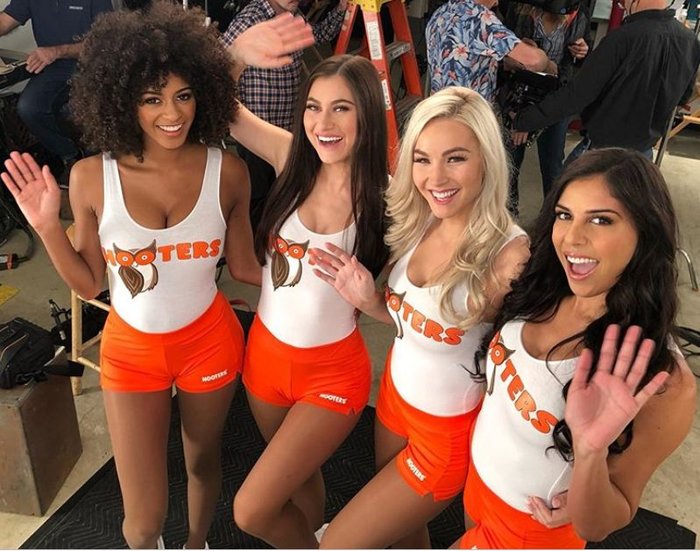 Tại sao có Hooters tại USA, lại hỏng có Viethooters tại VN? Attachment