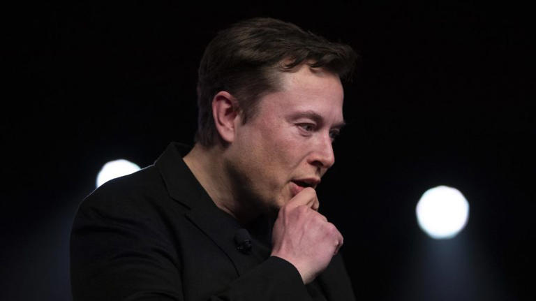 Úi cha, Elon Musk cũng đăng 'Tin Vịt' trên Twitter!!! Bị kiểm tra thông tin Twitter của chính mình gắn cờ