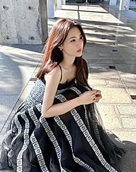 Click image for larger version

Name:	Nu-blogger-co-eo-sieu-thuc-bat-chap-an-nhu-hum-2-1709698778-330-width650height819.jpg
Views:	0
Size:	163.3 KB
ID:	2344779