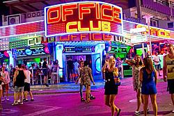 Click image for larger version

Name:	0-tourists-flock-to-the-mallorcan-town-of-magaluf-714.jpg
Views:	0
Size:	74.3 KB
ID:	2077177