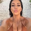 Click image for larger version

Name:	kim-kardashian-khoe-vong-1-tren-instagram-hinh-anh-1.jpg
Views:	0
Size:	47.3 KB
ID:	803518